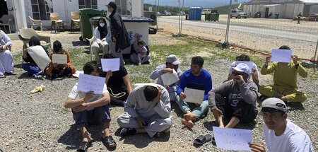 Protest von festgesetzten Geflüchteten aus Afghanistan in Camp B... Protest von festgesetzten Geflüchteten aus Afghanistan in Camp B...