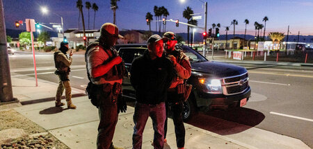ICE-Agenten verschleppen auf offener Straße Menschen. Ihr Verble... ICE-Agenten verschleppen auf offener Straße Menschen. Ihr Verble...