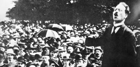 Karl Liebknecht rief während der Novemberrevolution am 9. Novemb... Karl Liebknecht rief während der Novemberrevolution am 9. Novemb...