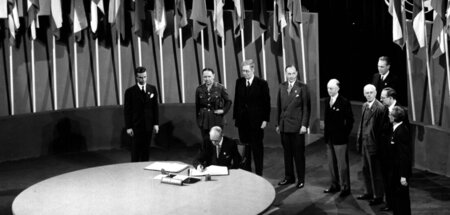 Unterzeichnung der UN-Charta am 26. Juni 1945 in San Francisco Unterzeichnung der UN-Charta am 26. Juni 1945 in San Francisco