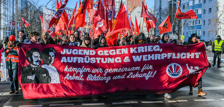 Will der Staat die Jugend an die Waffe holen, geht die auf die S... Will der Staat die Jugend an die Waffe holen, geht die auf die S...