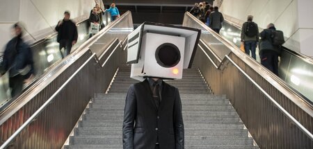 Aktion gegen die Ausweitung von Videoüberwachung im öffentlichen... Aktion gegen die Ausweitung von Videoüberwachung im öffentlichen...