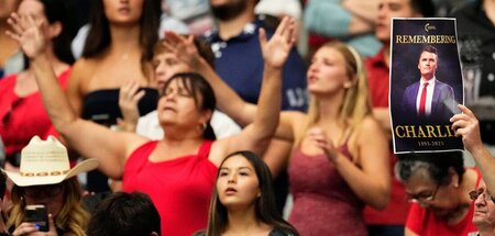 Eine inbrünstige Religiosität, die hierzulande befremdlich wirkt... Eine inbrünstige Religiosität, die hierzulande befremdlich wirkt...