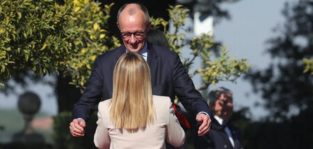 Komm an meine Achseln. Merz trifft Meloni Komm an meine Achseln. Merz trifft Meloni