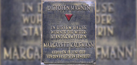 Gedenktafel für Margarete Kaufmann in der Linienstraße 154 a in ... Gedenktafel für Margarete Kaufmann in der Linienstraße 154 a in ...