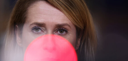 Wird von Russland wegen Inkompetenz als Verhandlungspartnerin ab... Wird von Russland wegen Inkompetenz als Verhandlungspartnerin ab...