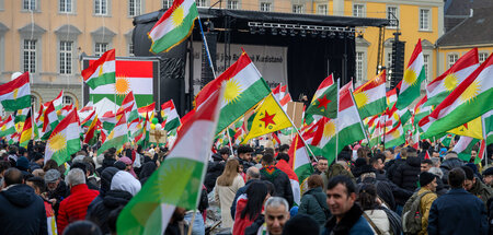 »Freiheit für Rojava« forderten Demonstranten am Sonnabend in Bo... »Freiheit für Rojava« forderten Demonstranten am Sonnabend in Bo...
