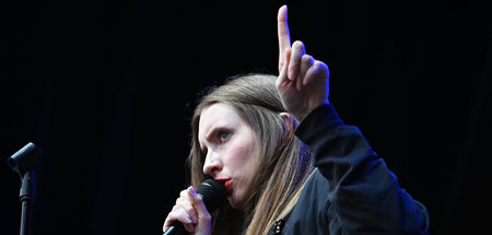 Lakonisch kritisch singen: Florence Shaw von Dry Cleaning Lakonisch kritisch singen: Florence Shaw von Dry Cleaning