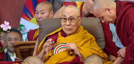 Hörbuchsprecher Tenzin Gyasto in seiner Rolle als tibetanischer ... Hörbuchsprecher Tenzin Gyasto in seiner Rolle als tibetanischer ...