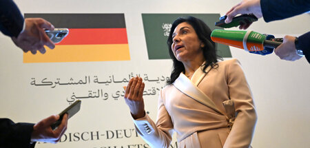 Pläne nicht sicher, dass Katherina Reiche in Riad damit prahlt h... Pläne nicht sicher, dass Katherina Reiche in Riad damit prahlt h...