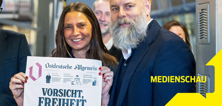 Silke und Holger Friedrich mit der ersten Ausgabe der Ostdeutsch... Silke und Holger Friedrich mit der ersten Ausgabe der Ostdeutsch...