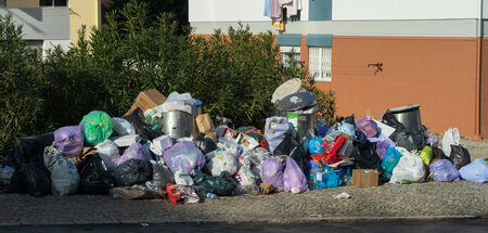 Ein Streik der Müllabfuhr ist sofort im Stadtbild erkennbar und ... Ein Streik der Müllabfuhr ist sofort im Stadtbild erkennbar und ...