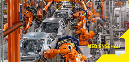 Produziert wird auch ohne Abnehmer: Roboter in einer bayerischen... Produziert wird auch ohne Abnehmer: Roboter in einer bayerischen...