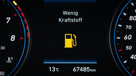 Könnte nicht der Kanzler auch mal auf irgendeiner Landstraße lie... Könnte nicht der Kanzler auch mal auf irgendeiner Landstraße lie...