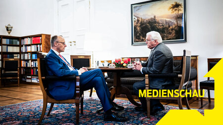 Der Typ da rechts soll den Märchenonkel geben, dann wird's schon... Der Typ da rechts soll den Märchenonkel geben, dann wird's schon...