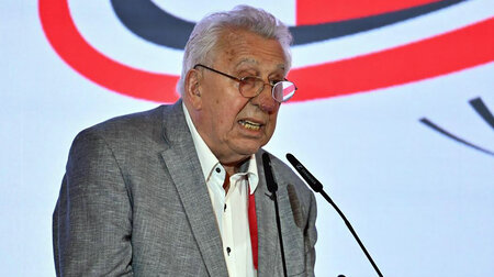 Egon Krenz spricht auf der Konferenz in Moskau Egon Krenz spricht auf der Konferenz in Moskau