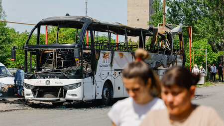 Ausgebrannter Bus nach einem ukrainischen Drohnenangriff in Jena... Ausgebrannter Bus nach einem ukrainischen Drohnenangriff in Jena...