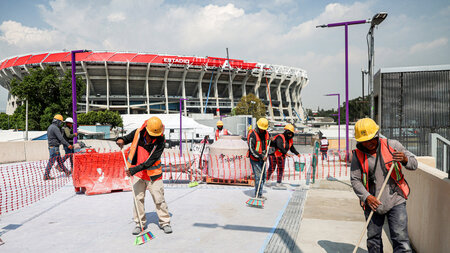 Letzte Maßnahmen vor legendärer Kulisse: Das Aztekenstadion in M... Letzte Maßnahmen vor legendärer Kulisse: Das Aztekenstadion in M...