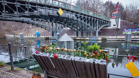 Gedenkort für Rosa Luxemburg am Landwehrkanal vor der Lichtenste... Gedenkort für Rosa Luxemburg am Landwehrkanal vor der Lichtenste...