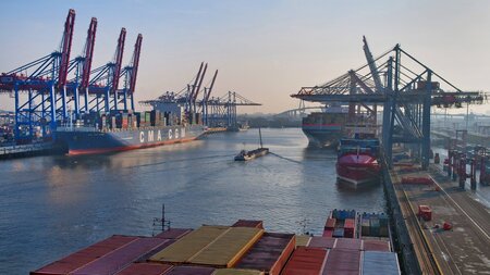 Mit »Resilienz« zu argumentieren soll den Hafenbetreibern nun di... Mit »Resilienz« zu argumentieren soll den Hafenbetreibern nun di...