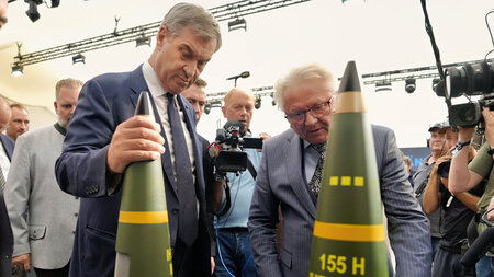 Bayerns Ministerpräsident Söder und Rheinmetall-Chef Papperger b... Bayerns Ministerpräsident Söder und Rheinmetall-Chef Papperger b...