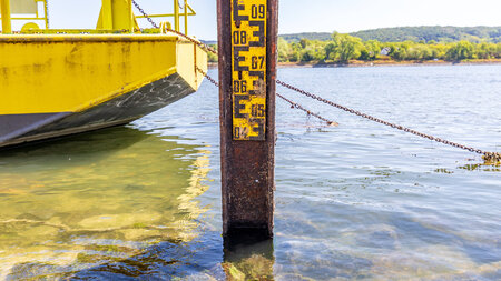 Das Wasser steht so niedrig, dass es schon gar nicht mehr angeze... Das Wasser steht so niedrig, dass es schon gar nicht mehr angeze...
