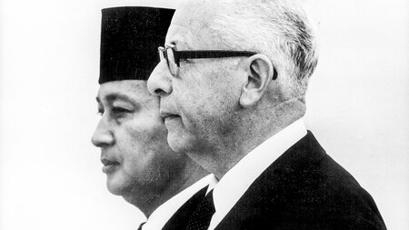 Kommunistenschlächter Suharto und Bundespräsident Gustav Heinema... Kommunistenschlächter Suharto und Bundespräsident Gustav Heinema...