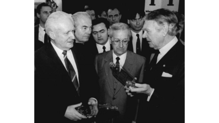 So machen wir das: Günter Mittag (l.) und Gerhard Beil (M.) werd... So machen wir das: Günter Mittag (l.) und Gerhard Beil (M.) werd...