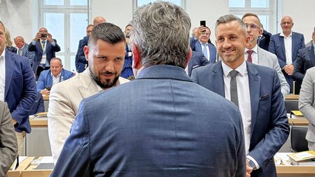 Konstituierende Sitzung des Landtags: Tobias Rausch bekommt als ... Konstituierende Sitzung des Landtags: Tobias Rausch bekommt als ...