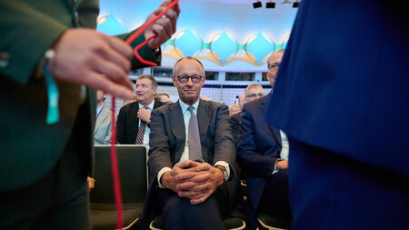 Acht Stunden sind kein Tag: Bundeskanzler Merz am Dienstag unter... Acht Stunden sind kein Tag: Bundeskanzler Merz am Dienstag unter...