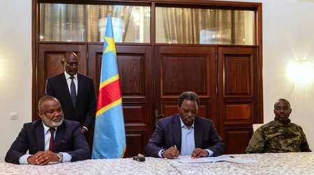 Expräsident Kabila (M.) eröffnet eine neue Runde im mörderischen... Expräsident Kabila (M.) eröffnet eine neue Runde im mörderischen...