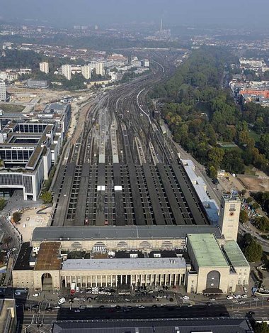 Es locken gigantische Profite: Luftaufnahme des Stuttgarter
Haup...