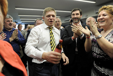 Robert Fico feiert gemeinsam mit Parteifreunden in Bratislava se...