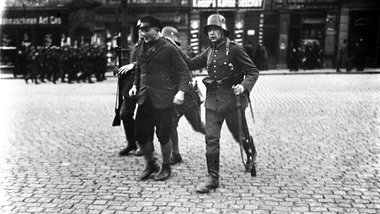 Der &amp;Uuml;bermacht von Reichswehr und Freikorps hatte die KP...