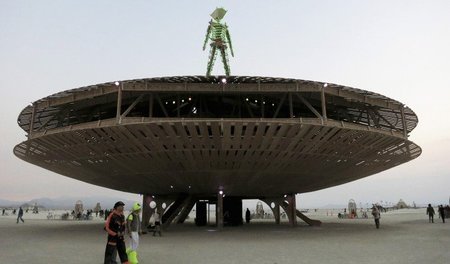 Menschenähnliche Skulptur auf dem &quot;Burning-Man&quot;-Festiv...