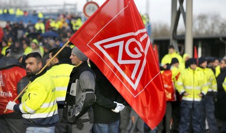 Warnstreik bei Ford in Köln-Niehl: IG-Metaller fordern höhere Lö...