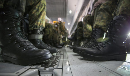 10. Dezember 2015: Bundeswehrsoldaten des Luftwaffengeschwaders ...