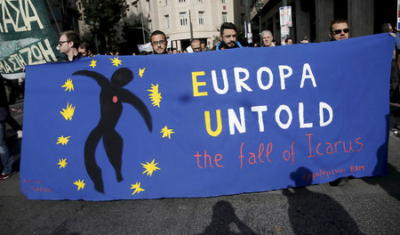 »Vorbei ist der Rausch«: Demonstranten gegen die EU am 3. Dezemb...