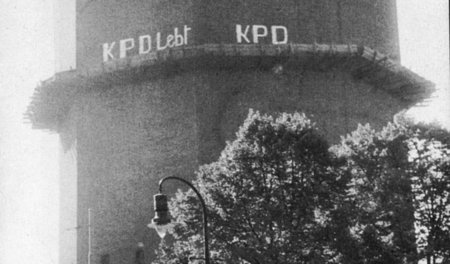 Losung an einem Wasserturm in Hamburg-Uhlenhorst, Herbst 1956