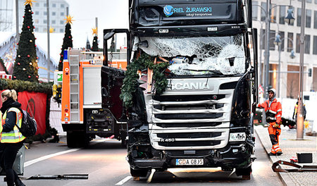 Nach dem Attentat: Weihnachtsmarkt an der Gedächtniskirche in Be...