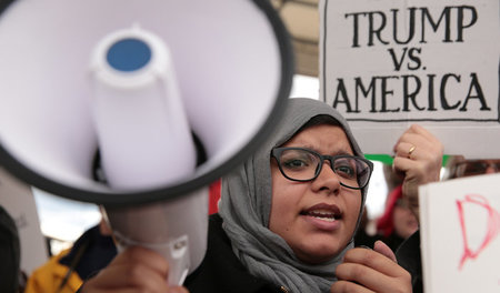 »Trump gegen Amerika»: Demonstration gegen die von Donald Trump ...