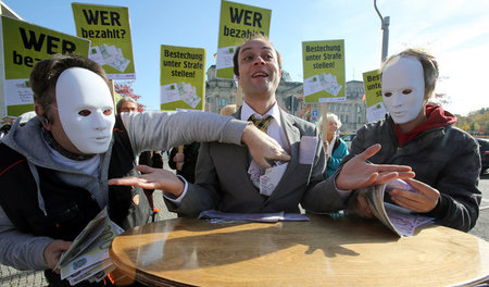 Seit langem fordern Organisationen wie Abgeordnetenwatch und Lob...