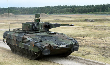 Der Schützenpanzer »Puma« wird auf dem Erprobungsgelände des Unt...