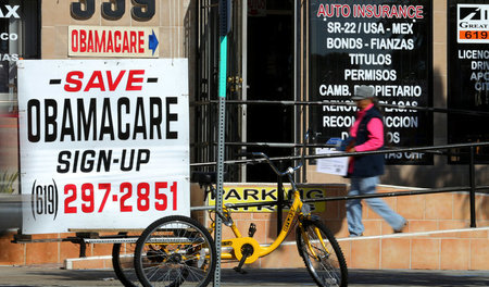 »Rettet Obamacare!«: Anzeige vor einem Versicherungsbüro im kali...