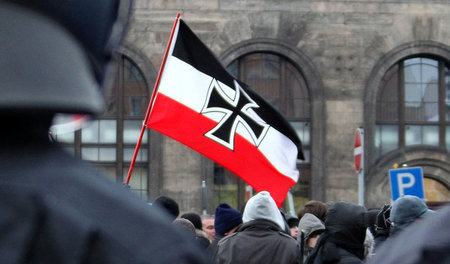 Dresden, 13. Februar 2010: Aufmarsch von Neonazis am Bahnhof Neu...