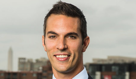 Nun schalten Sie mal ab bei seinem Timbre! Ari Shapiro