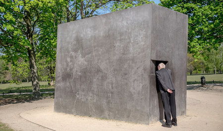 Denkmal für die von den Nazis verfolgten Homosexuellen in Berlin...