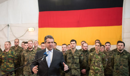 Bundesaußenminister Sigmar Gabriel (SPD) zu Besuch beim von der ...